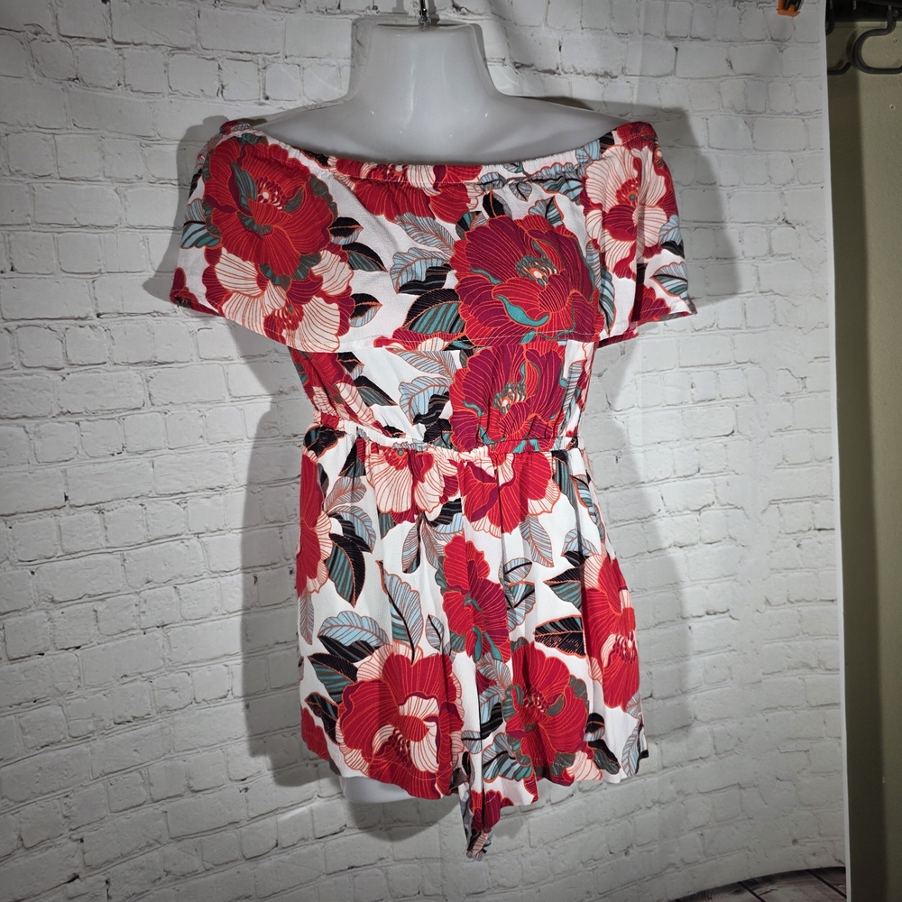 cupcakes and cashmere Cadrian Red Floral Off The‎ Shoulder Romper S